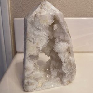 Druzy agate quartz tower